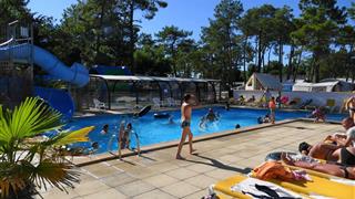 La piscine extérieure